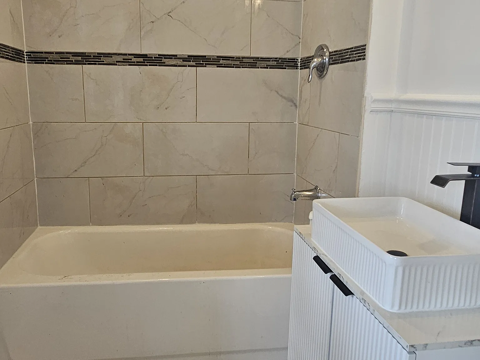 2 bed, 950 sqft, $1,900 — Photo 3