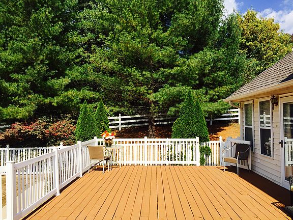 Expansive Deck