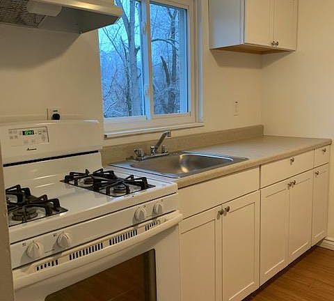 4th image of 724A Cribbs St