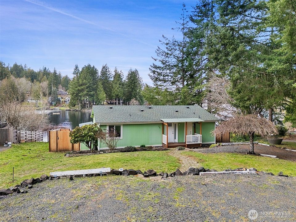 1st image of 470 SE Crescent Drive