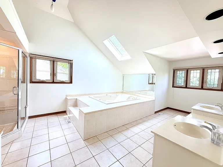 2318 River Woods Dr — Photo 23