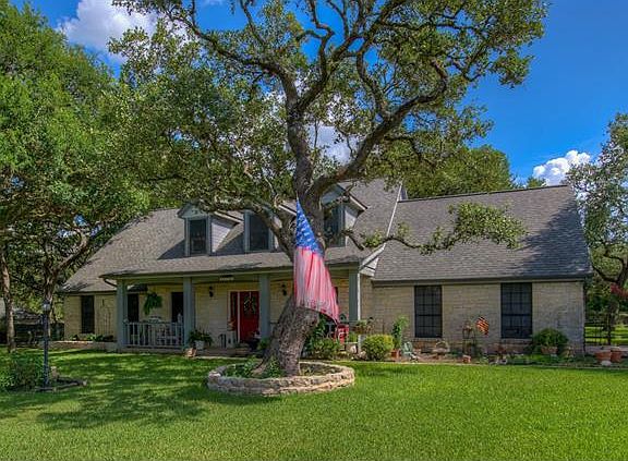 5th image of 319 Live Oak Dr