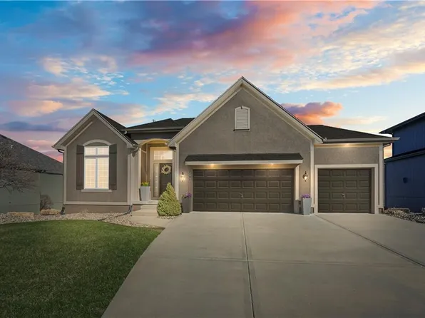 17141 S Bradley Dr, Olathe, KS 66062