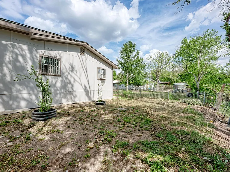 4701 Bandera Rd — Photo 35