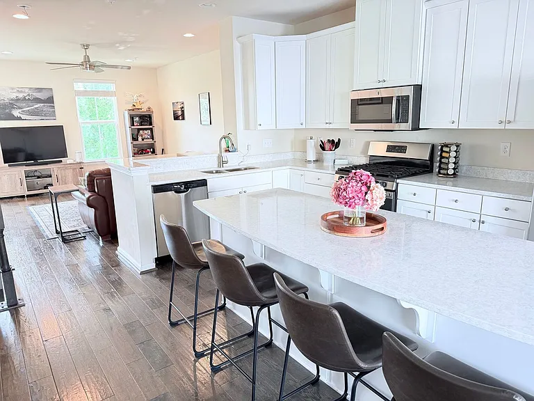215 Quarry Point Rd — Photo 4