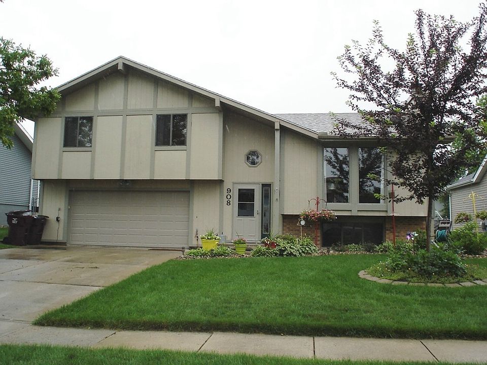 1st image of 908 Ash St