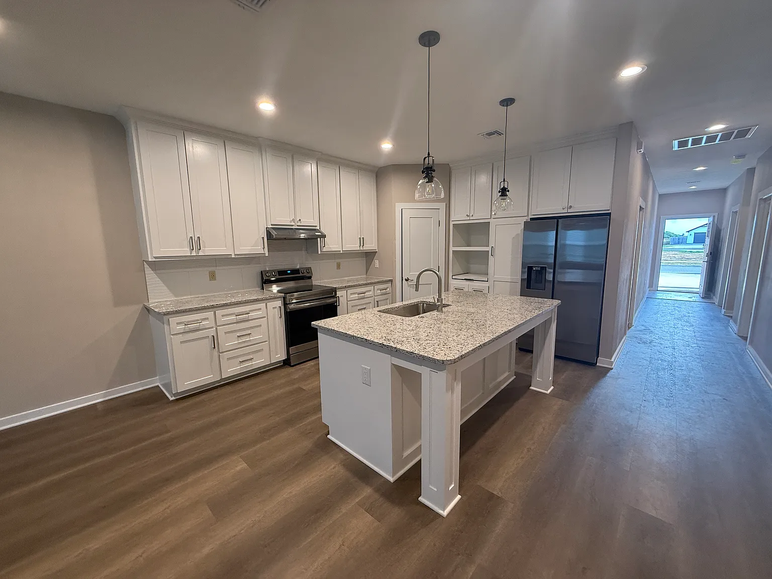 3 bed, 1300 sqft, $1,850 — Photo 2