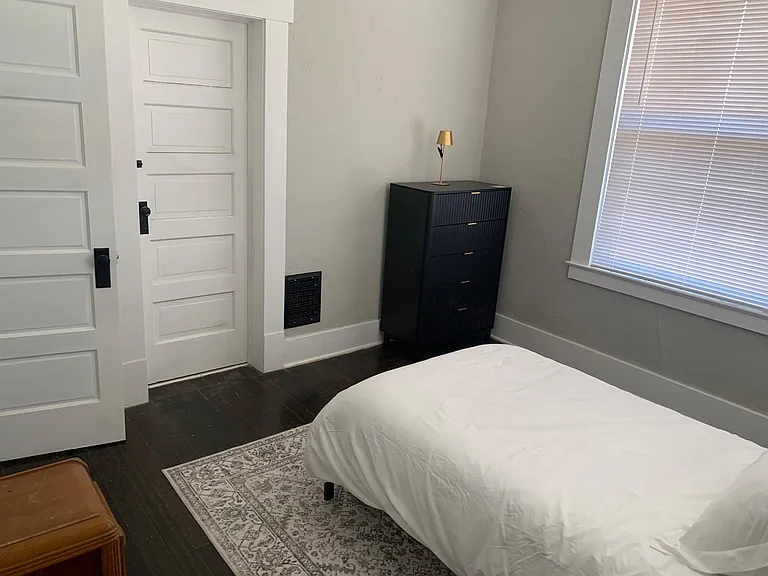 1201 N Irwin St #11 — Photo 3