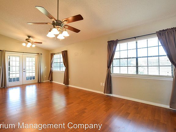 5th image of 817 Monroe Harbor Pl