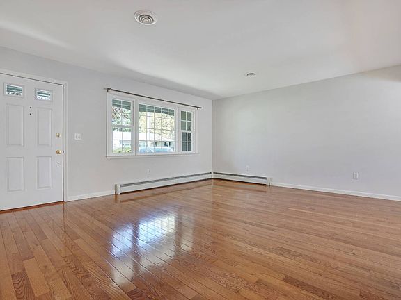 5th image of 47 Brookfield Ct