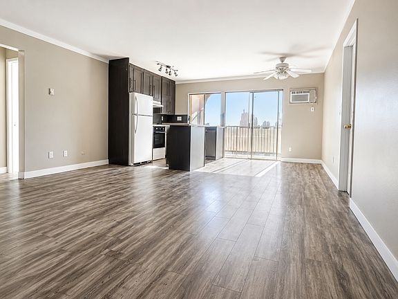 2nd image of 7855 Cowles Mountain Ct #24