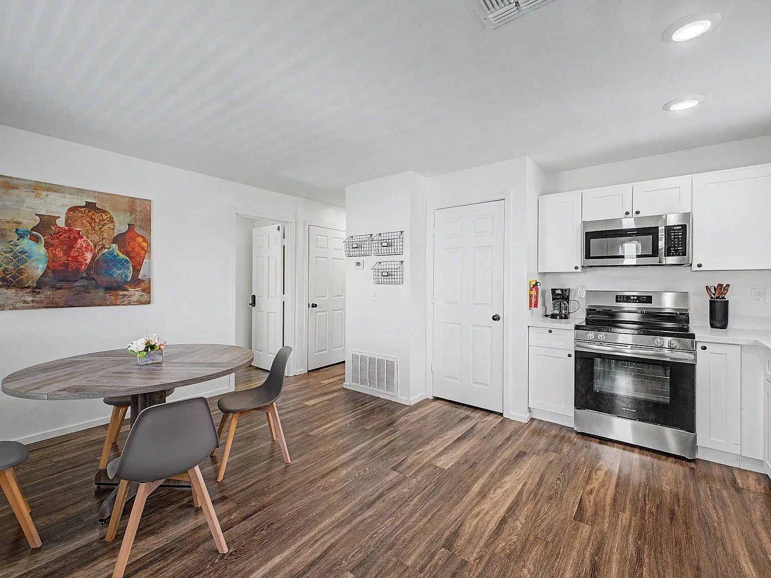 4 bed, 2.0 bath, 1019 sqft, $797 — Photo 4