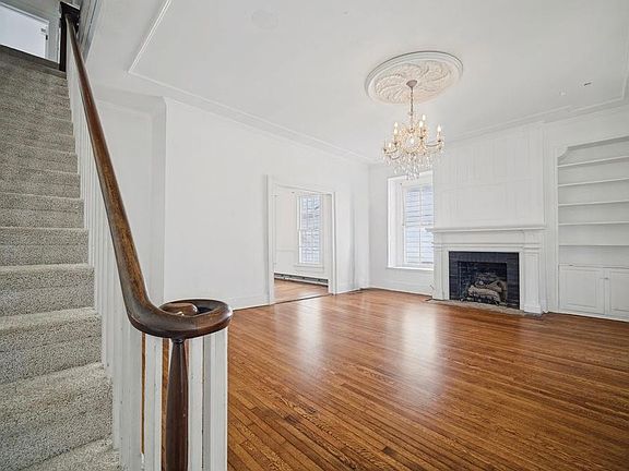 5th image of 117 Clay St