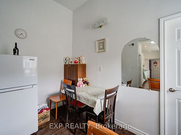 5th image of 176 Sedgemount Dr