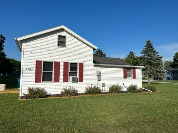 258 Mary St, Newaygo, MI 49337