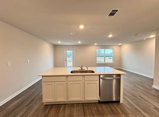 4749 Airmen Dr, Crestview, FL 32539