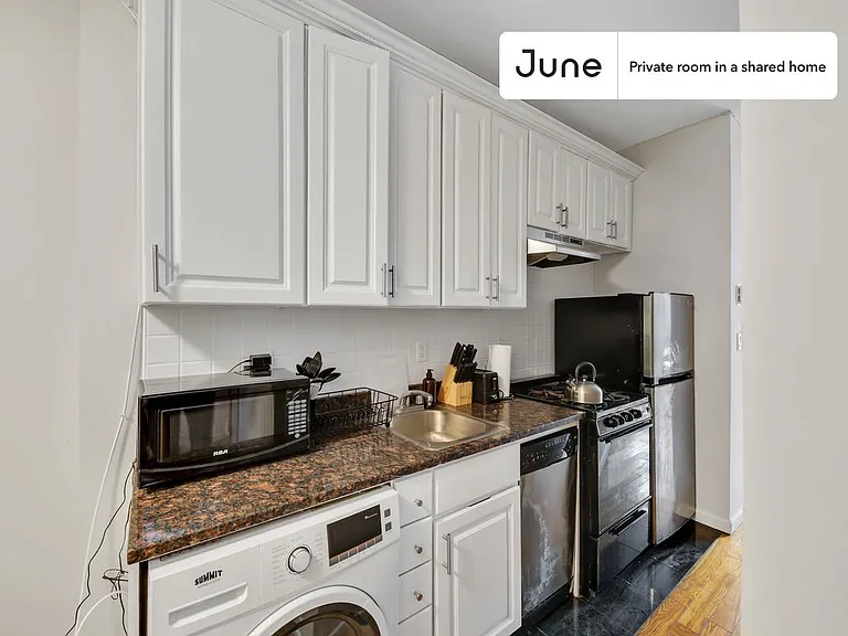 205 W 109th St #B — Photo 3