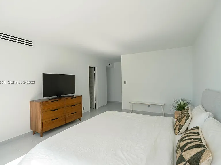 9225 Collins Ave #812 — Photo 5