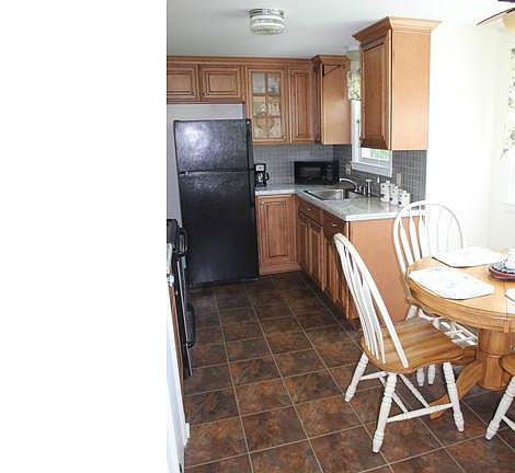 3rd image of 107 King St