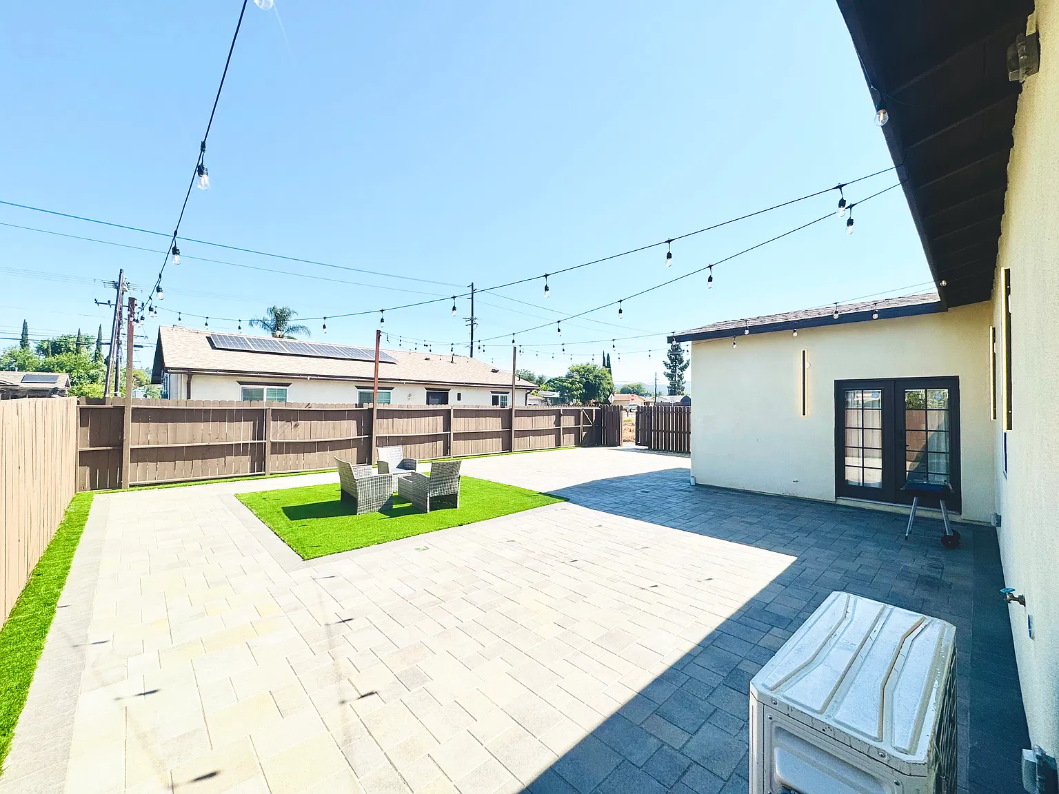 3 bed, 1000 sqft, $3,850 — Photo 3