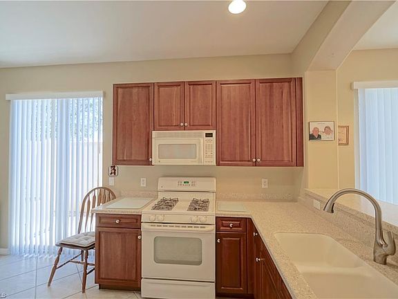 5th image of 10412 Avila Cir