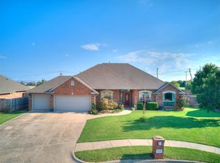 2228 SW 33rd St, Moore, OK 73170