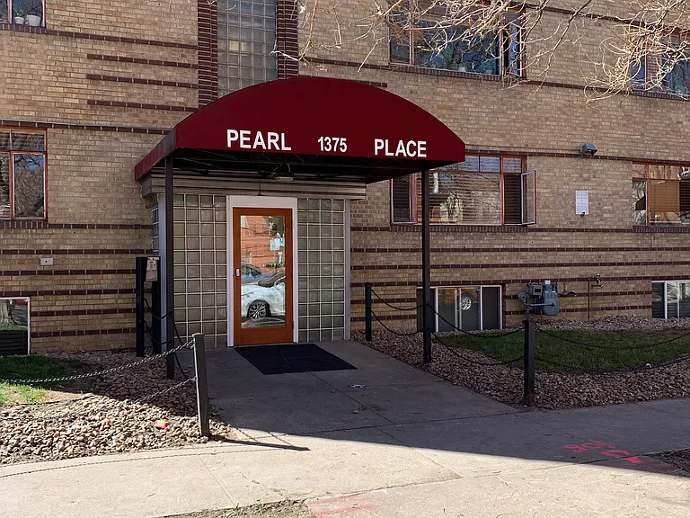 1375 N Pearl St #8 — Photo 3