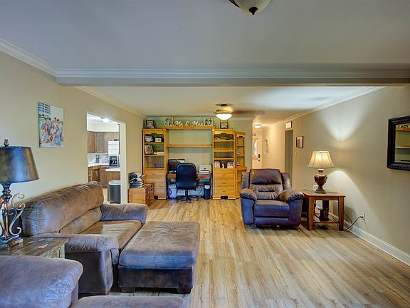 5th image of 2645 Brown St