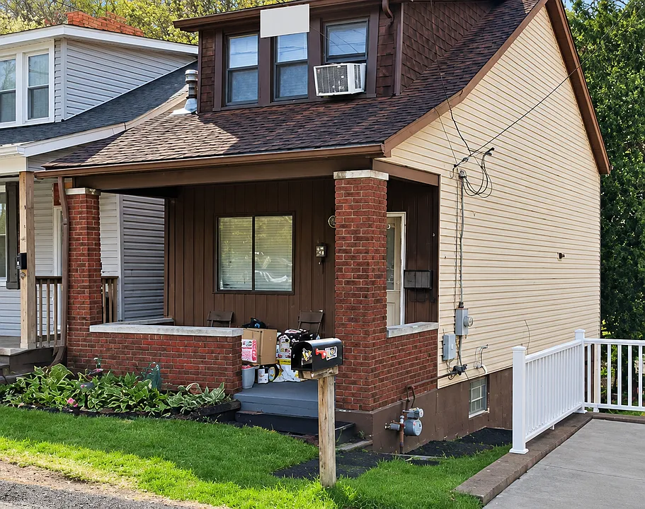 208 Friday St
