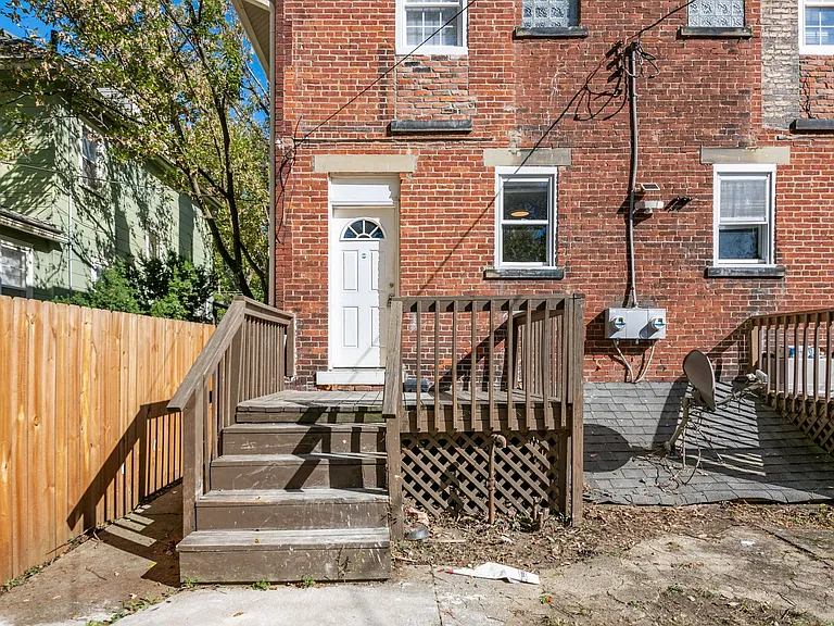2245 Summit St #2 — Photo 37