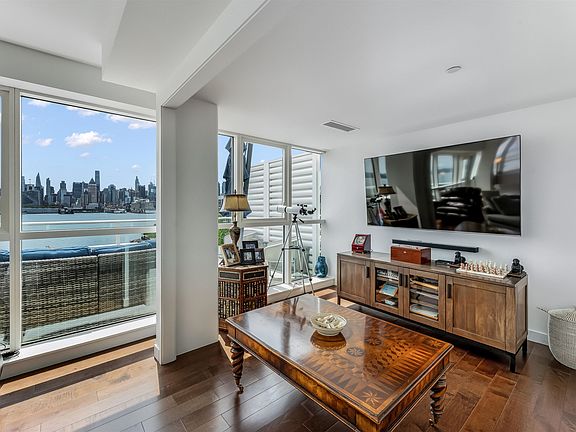 4th image of 800 Avenue At Port Imperial #618