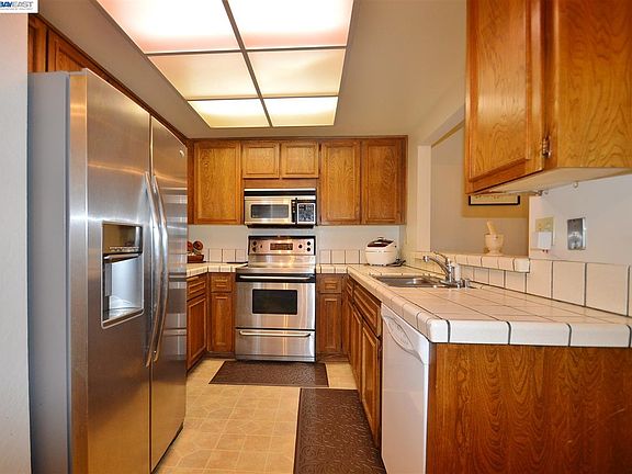 5th image of 2486 Croyden Ct