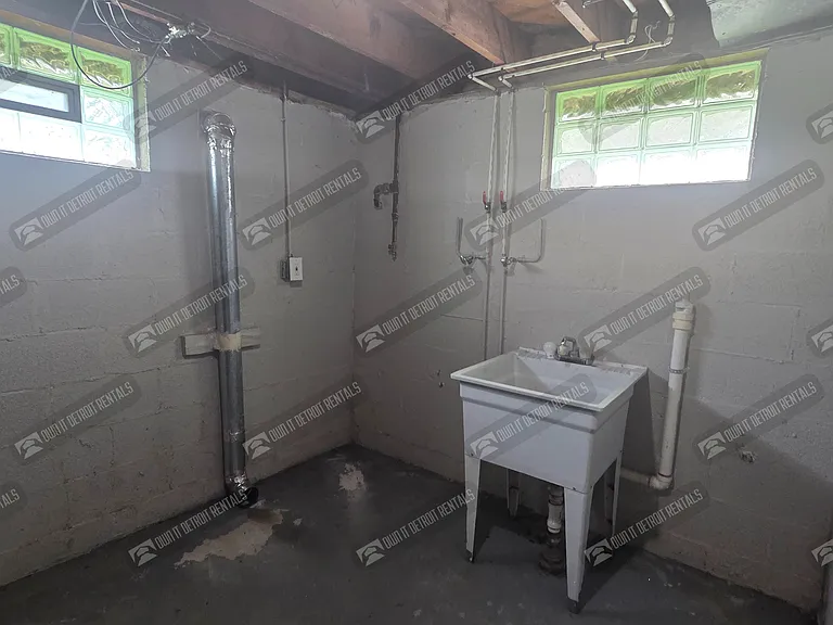 8460 Timken Ave — Photo 27