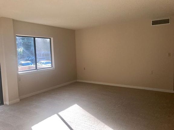 4th image of 300 Woodhaven Dr