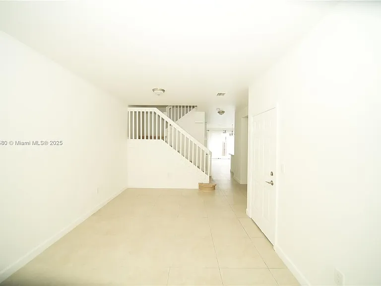 10457 NW 61st St — Photo 5