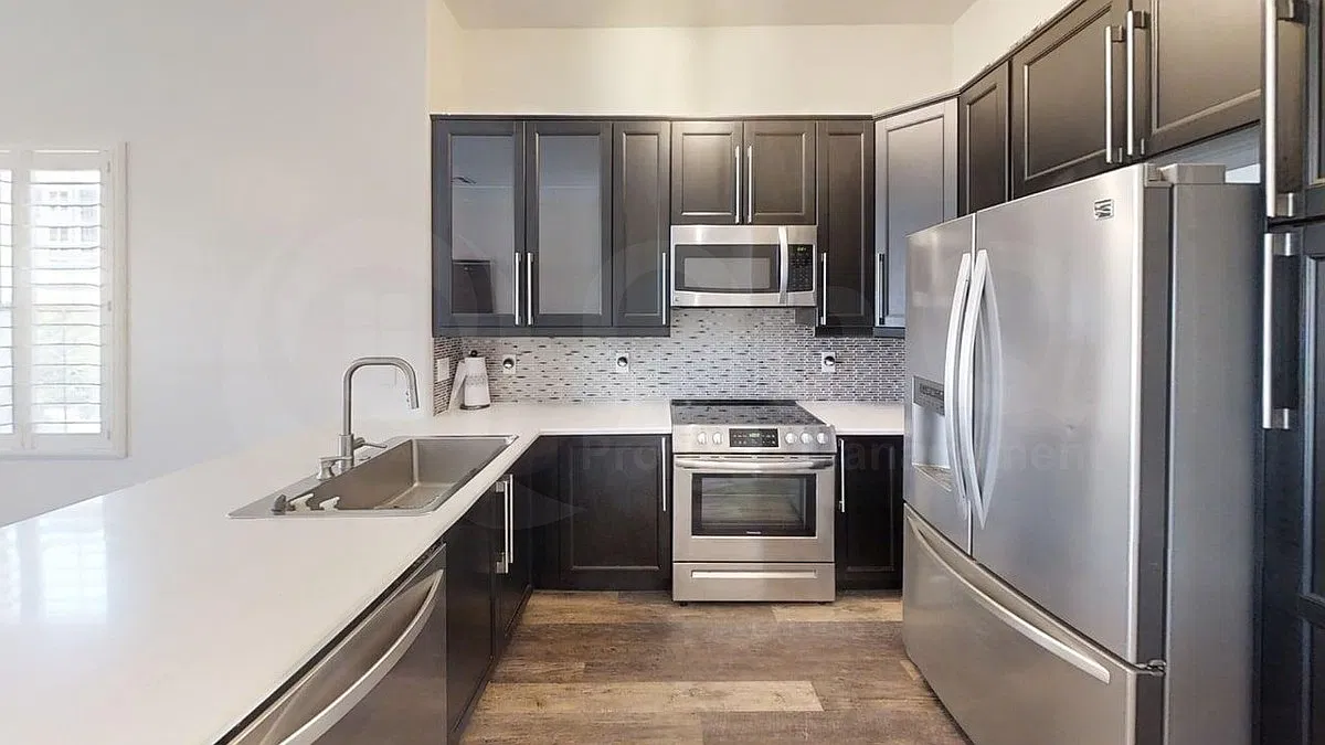 3 bed, 2.0 bath, 1073 sqft, $2,300 — Photo 3