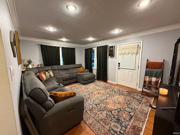 4th image of 19553 Eaton Ave