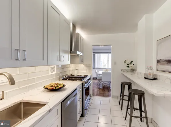 5500 Friendship Blvd APT 2227N, Chevy Chase, MD 20815