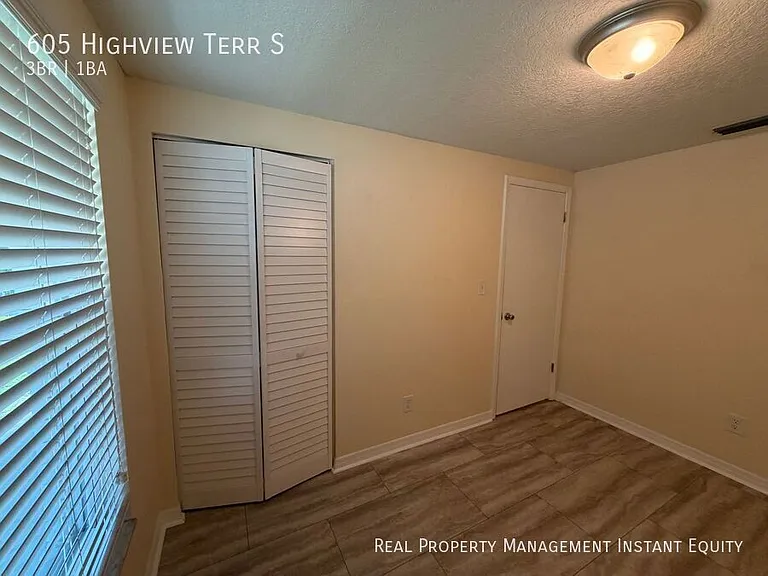 605 Highview Ter S — Photo 8