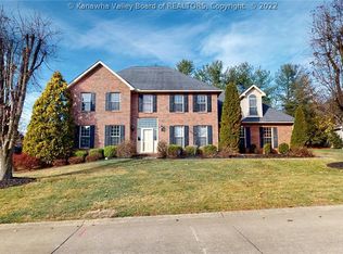 2009 Branchside Rd, Hurricane, WV 25526