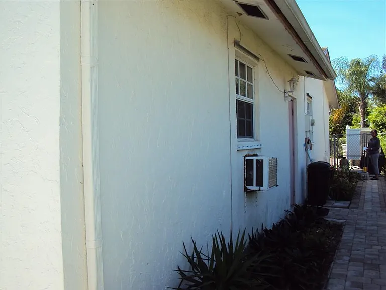 10132 Windtree Ln S — Photo 8