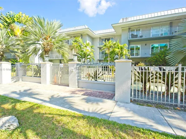 7401 SW 82nd St APT 207S, Miami, FL 33143