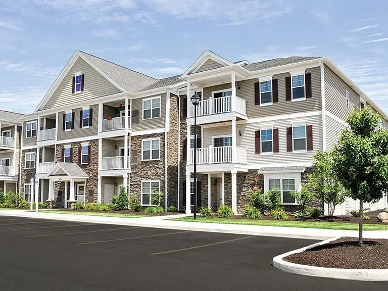 Rivers Pointe Apartments — Photo 12