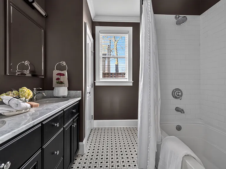 611 N Pine St #B — Photo 38