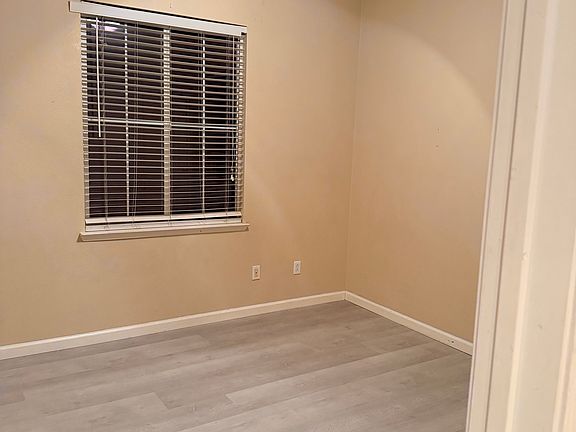 3rd image of 522 Burk Pl