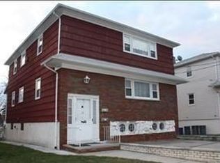 10 Bogle Dr, Lyndhurst, NJ 07071