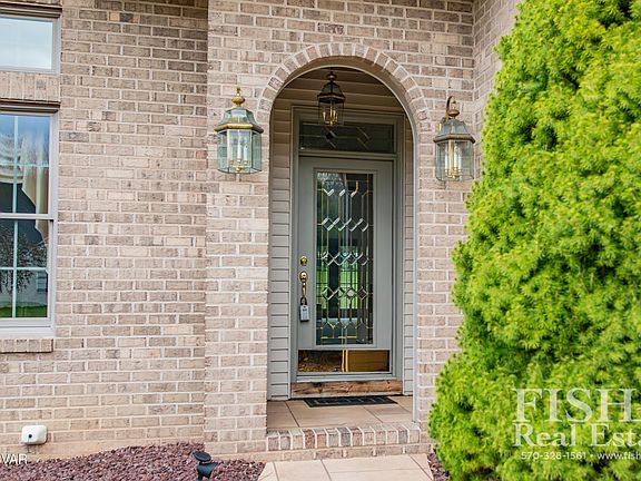 4th image of 1204 Hillsdale Dr