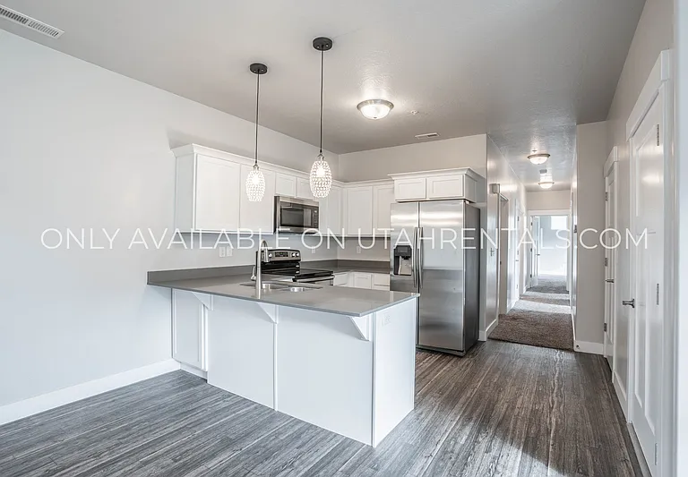 71 W Silver Springs Dr — Photo 1