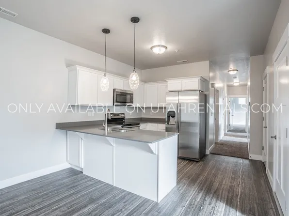 71 W Silver Springs Dr, Vineyard, UT 84059