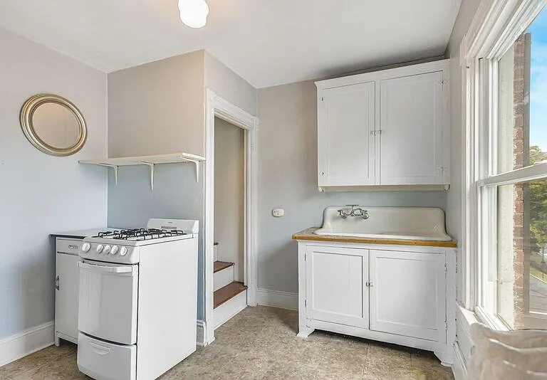 1004 Prince Edward St #2 — Photo 6